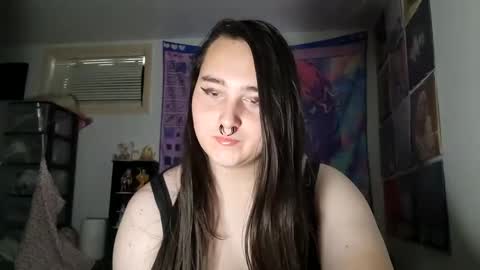 Snapshot of nonbinarybeauty20 chatting on February 8, 10:19 pm nonbinarybeauty20 online show from February 8, 10:19 pm