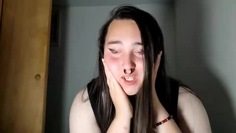 Snapshot of nonbinarybeauty20 chatting on October 1, 4:11 am nonbinarybeauty20 online show from October 1, 4:11 am