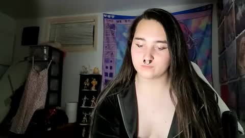 Snapshot of nonbinarybeauty20 chatting on January 4, 3:17 pm nonbinarybeauty20 online show from January 4, 3:17 pm