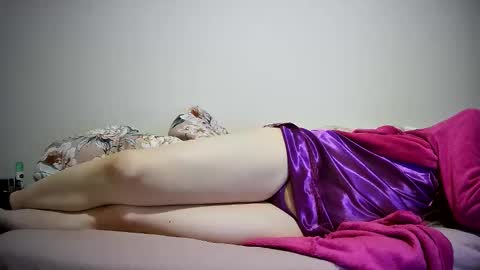NonBinaryNicky online show from May 6, 8:15 pm