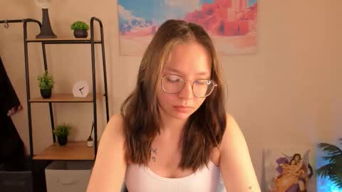 Snapshot of noora_moore chatting on October 22, 1:20 am NOORA online show from October 22, 1:20 am