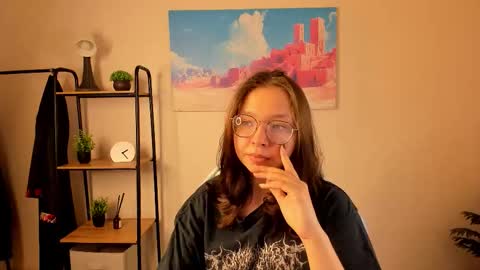 Snapshot of noora_moore chatting on October 6, 1:01 am NOORA online show from October 6, 1:01 am