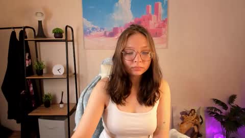 Snapshot of noora_moore chatting on October 9, 1:33 am NOORA online show from October 9, 1:33 am