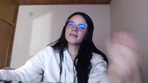 noreen_ online show from June 14, 1:05 am