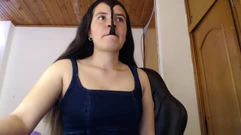 noreen_ online show from August 2, 8:32 pm