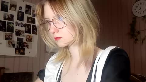 Sari  It is my first day  online show from February 14, 2:31 pm