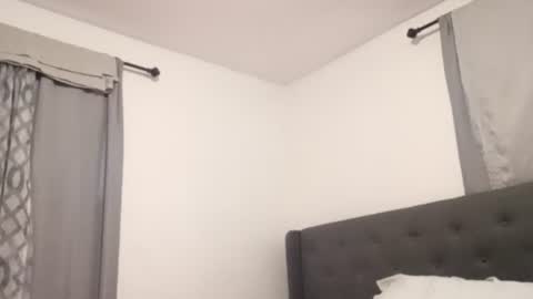 numb_nut_ online show from August 6, 3:26 am