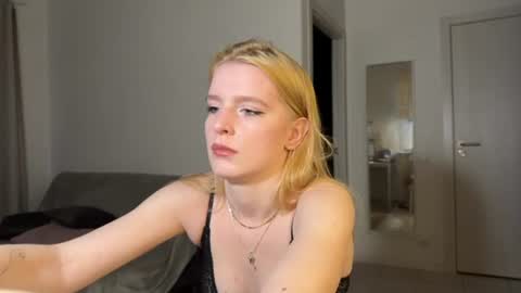 nura_foxx online show from June 28, 12:28 am
