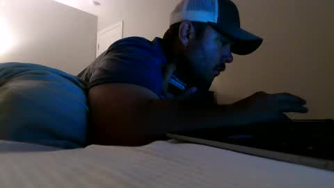 nuttincowboy727272 online show from May 19, 1:56 am
