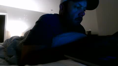 nuttincowboy727272 online show from May 19, 12:50 am