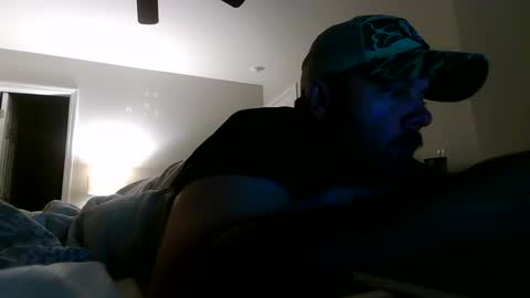 nuttincowboy727272 online show from May 13, 1:15 am