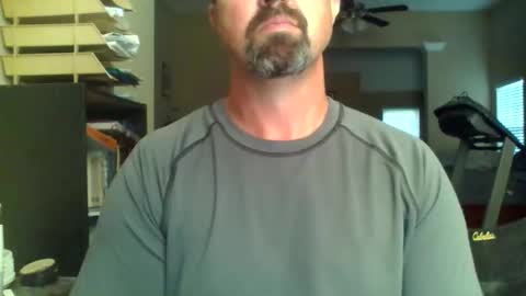 nvrenuff1979 online show from April 17, 11:34 am