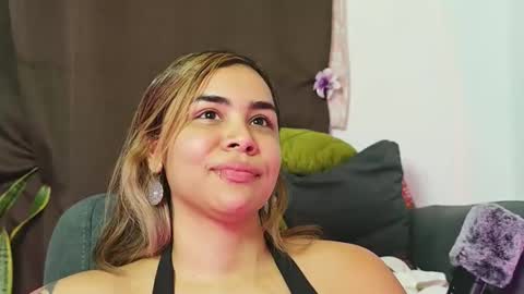 Nia online show from April 24, 3:52 am