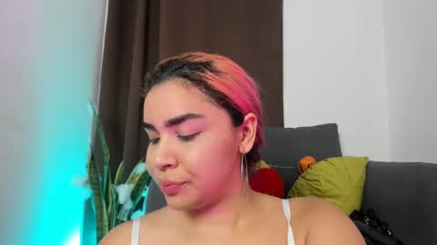 Nia online show from October 31, 3:07 am