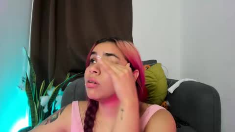 Nia online show from October 20, 2:05 am