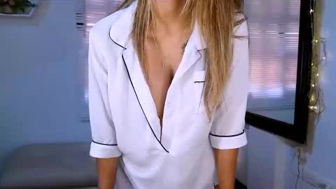 Nycole online show from September 12, 6:32 pm