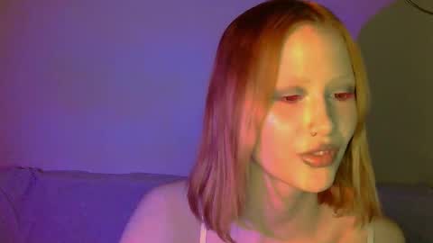 Snapshot of nyra_thira chatting on October 17, 11:53 pm nyra_thira online show from October 17, 11:53 pm