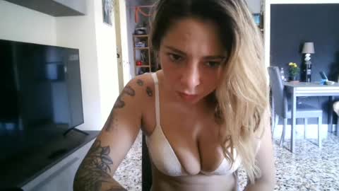 occhiazzurri96 online show from June 18, 8:20 am