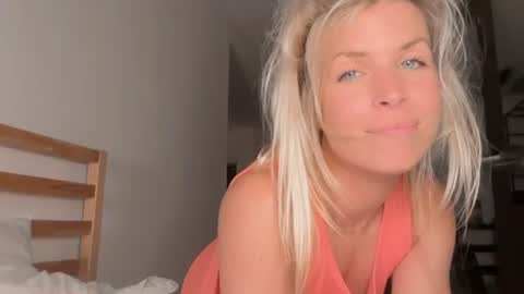 hi im Janasmall boobs big heart  warm pussy  online show from June 11, 10:41 pm