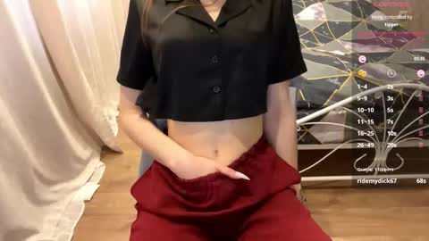 Mia online show from November 25, 9:41 am