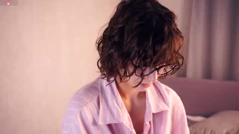 Thea online show from December 20, 6:59 pm