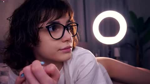 Thea online show from November 4, 7:37 pm