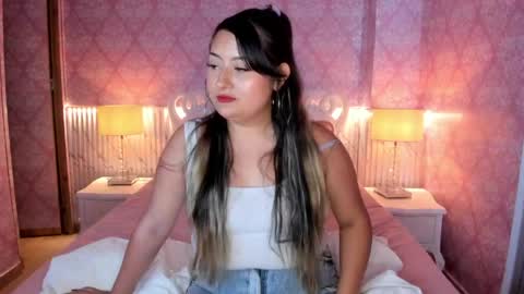 Mia online show from May 25, 7:20 pm