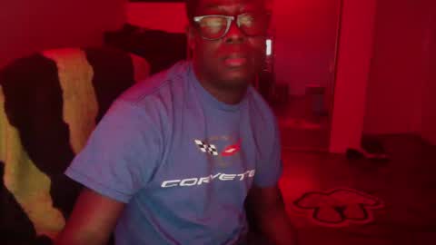 Snapshot of officialmoneyxxx chatting on December 16, 1:22 pm Money online show from December 16, 1:22 pm