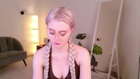 Lily online show from June 10, 3:22 pm