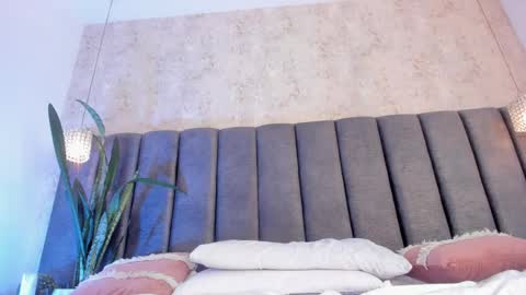 Holly online show from March 8, 1:50 am