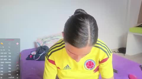 ohanna_ online show from June 23, 10:38 pm