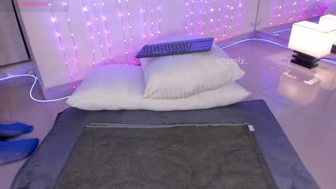 ohyesly_ online show from November 25, 10:14 am