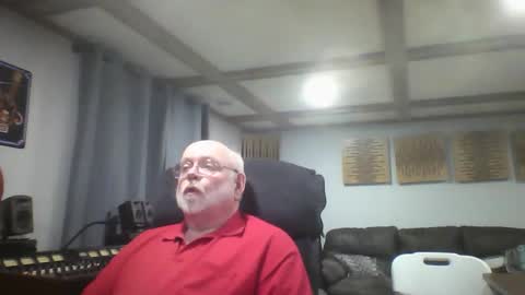 old_guy111 online show from May 18, 2:43 am