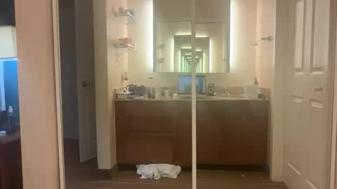 olderyeterotic online show from April 29, 4:12 pm