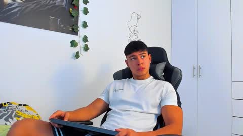 Oliver bray online show from December 16, 6:14 pm