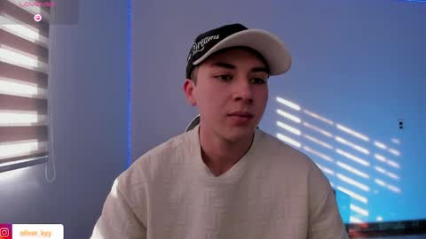 oliveeer online show from May 19, 9:44 pm