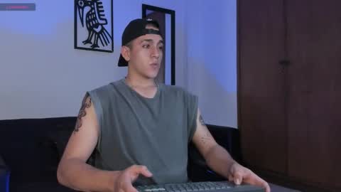 Snapshot of oliver_plata_ chatting on November 2, 3:39 am Oliver online show from November 2, 3:39 am