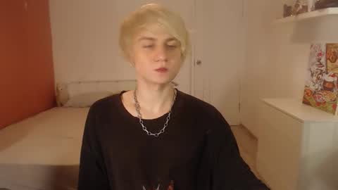 Snapshot of oliver_sweet_ chatting on October 7, 1:45 am Oliver online show from October 7, 1:45 am