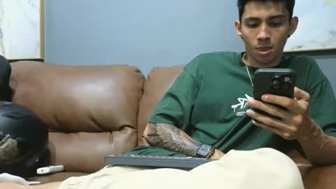 Oliver bennet online show from December 6, 11:08 pm