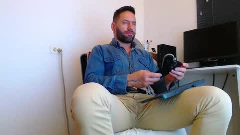 oliver online show from March 31, 2:50 pm