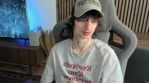 oliverrgroove online show from April 22, 9:27 am