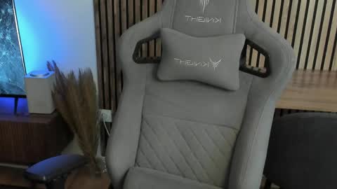 oliverrgroove online show from April 19, 12:17 pm