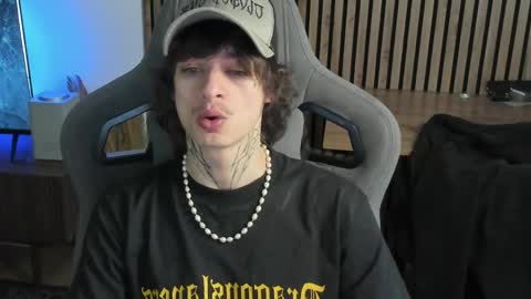 oliverrgroove online show from April 23, 12:02 pm