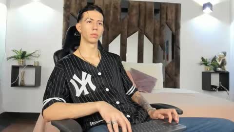 oliverthompson_01 online show from September 11, 11:55 am