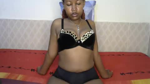 Snapshot of olivia_roxxyy chatting on October 18, 7:45 am olivia online show from October 18, 7:45 am