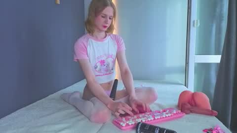 oliviaapink online show from October 7, 10:11 am