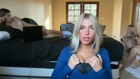 oliviacarterrr online show from November 30, 9:00 pm