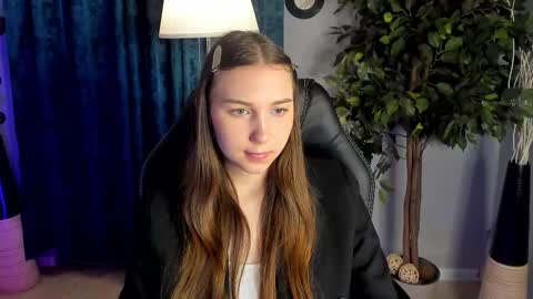 olivialangs online show from March 27, 11:33 am