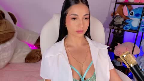 Snapshot of oliviamcneill chatting on September 15, 1:12 pm Olivia Mcneill  online show from September 15, 1:12 pm