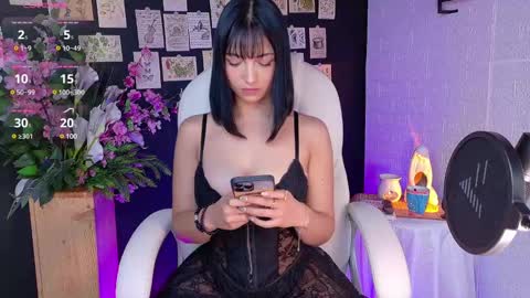 Snapshot of oliviamcneill chatting on January 23, 12:30 pm Olivia Mcneill  online show from January 23, 12:30 pm